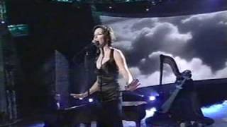 Martina McBride - Concrete Angel (LIVE)