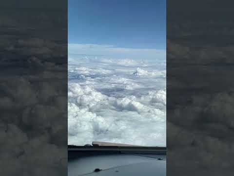 Pilot Witnesses UFO Flying Near Plane - 1162504
