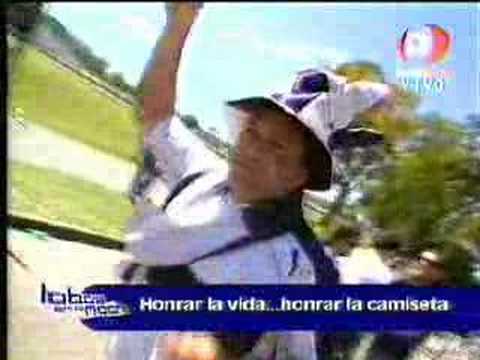 Honrar la camiseta. Excelente clip en Lobos en la noche