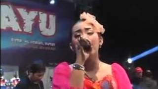 Download lagu Kelangan Devi Aldiva New Gita Bayu Live Menganti mp3