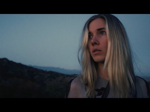 Woodes - Don't Look Back (Official Music Video)