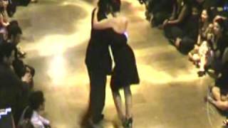 Fernando Sanchez y Ariadna Naveira bailan en Porteño y Bailarín