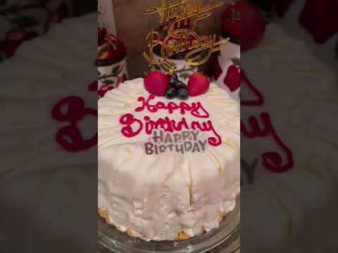 BERRY GENTILLY LACE CAKE