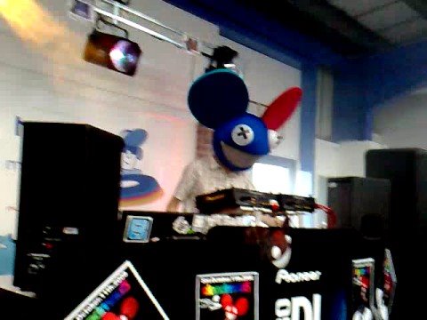 Deadmau5 live at hard to find records