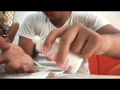 Tratuhin ang mga kamay ng ang halamang-singaw Nail treatment cream na may paminta