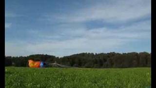 preview picture of video 'Launching an inflatable kite'