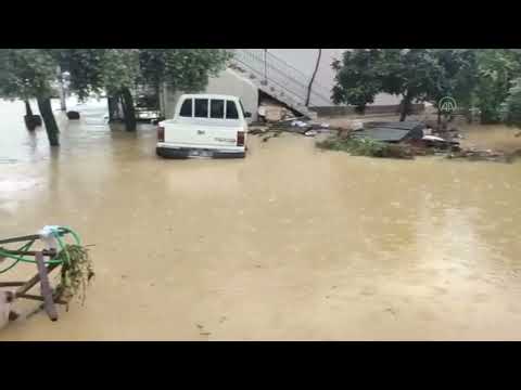 Kozan'da yağmur hayatı olumsuz etkiledi