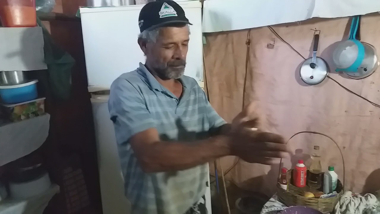 #MORA  DEBAIXO DA  PONTE A  40  AMOS E  FOI O LUGAR  MILHOR  DA  VIDA  DELE