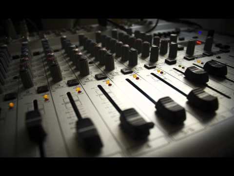 Antonia feat. Vunk -  Pleaca