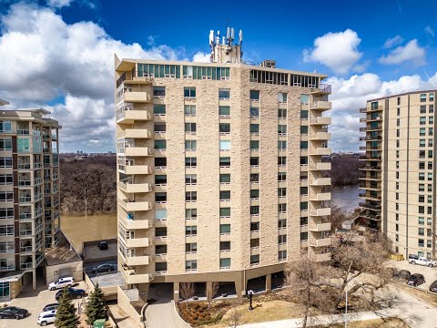 8B-221 Wellington Cres.