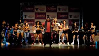 R. Kelly - Burn It Up ft. Wysin Yandell - Apresentação no Teatro Municipal de Campina Grande - PB