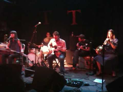 Trespassers William - I Don't Mind - Live