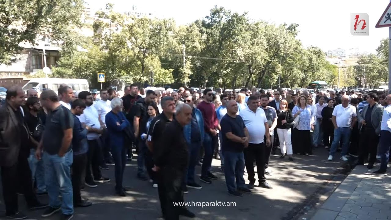 #Ուղիղ․Հանրահավաք` ԱԺ-ի դիմաց