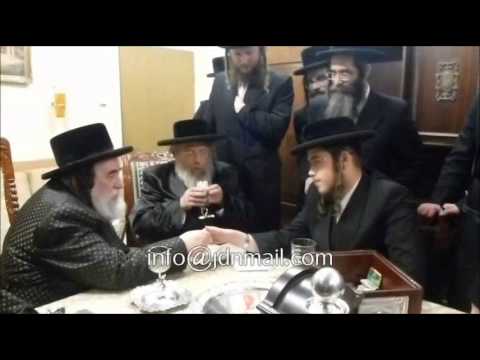 Pinsk Karlin Rebbe Invites Viznitzer Rebbe To His Grandson's Wedding - Teves 5773