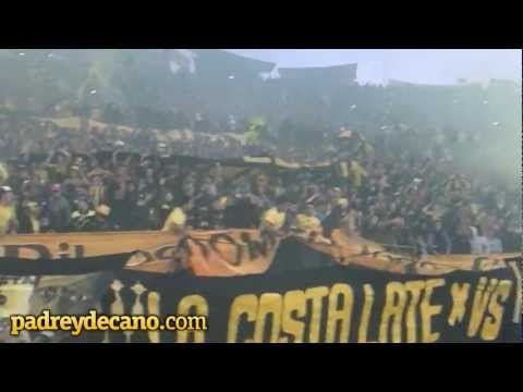 "Recibimiento de la hinchada de Peñarol vs Emelec | Copa Libertadores 2013" Barra: Barra Amsterdam &bull; Club: Peñarol &bull; País: Uruguay