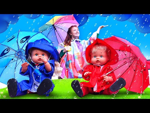 Spielspaß mit Nenuco Puppen. Die Zwillinge gehen im Regen spazieren. Spielzeug Video auf Deutsch