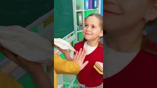 Download lagu 🧻 Chips in a TISSUE box! Teacher will NEVER know! 👩‍🏫🔍 #Shorts #Hack mp3