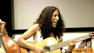 Une performance de Rupa &amp; The April Fishes!