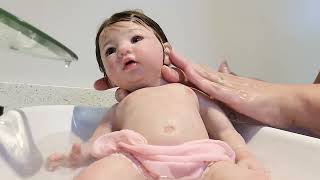 Vamos dar banho na bebê Laurinha junto comigo? bebê de silicone.💗