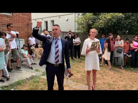 Clarence White Auctioneer (Sydney) auction of 18 Murralah Pl, Lane Cove