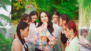 Lirik Lagu Y So Serious? - Neona: Serious? Wanna Be Forever Young coz A Girl Just Wanna Have Fun