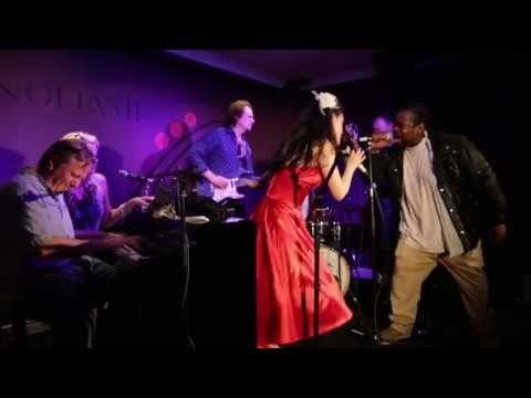 Roachie & Zoe Devlin jam on @ the Nolias11 late night session