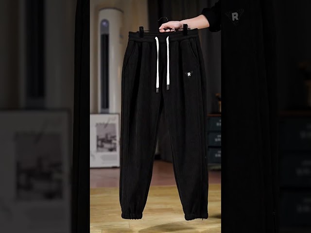 Vídeo relacionado con Generisch Pantalones de chándal para hombre con estampado de patchwork, pantalones térmicos irregulares, pantalones de tela holgados vikingos para otoño e invierno, cálidos, pantalones casuales