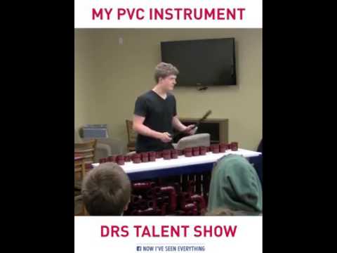 A vízvezeték szerelő fiú