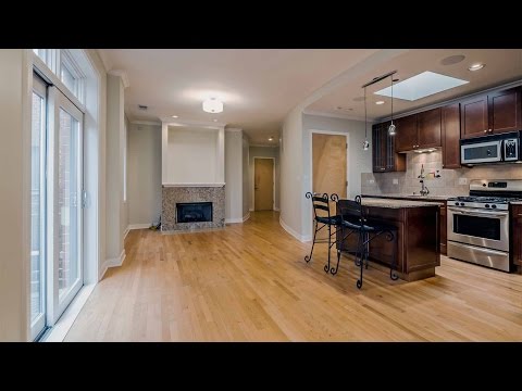 Video – A bright top-floor Lincoln Park one-bedroom