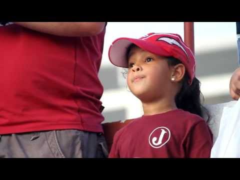 FotoTorcida - torcedora mirim do Juventus cantando a plenos pulmoes
