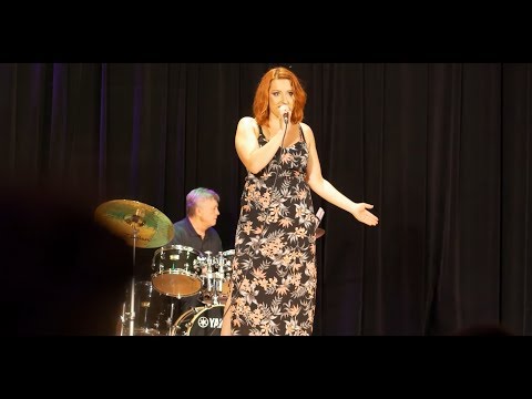 Olga Mikołajczyk - Sprzedaj mnie wiatrowi