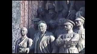 ככר העיר טקסים באיסטנבול טורקיה 2001 (ידידנו היקר משה רצון ז"ל) - התמונה מוצגת ישירות מתוך אתר האינטרנט יוטיוב. זכויות היוצרים בתמונה שייכות ליוצרה. קישור קרדיט למקור התוכן נמצא בתוך דף הסרטון