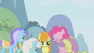 Kadr z teledysku Píseň o lístku [The Ticket Song] tekst piosenki My Little Pony: Friendship Is Magic (OST)