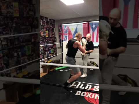 Jak wytrenować książkowy lewy sierpowy ?! (How to drill and How to throw perfect left hook)