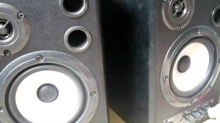 Video thumbnail for Behringer MS40 monitor: Watch them tremble! by Gearfacts