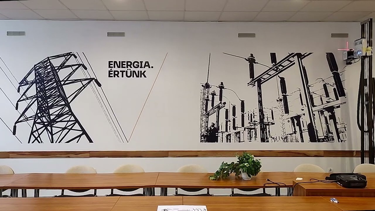 Falnyomtatás egy ismert cég tárgyalójában