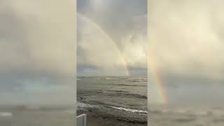 素晴らしい美声のブロンドの爆乳歌手が3桁オーバーのグラマラススタイルを見せつける！