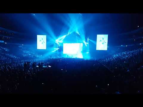 DIVOKEJ BILL - 20Let (začátek koncertu)