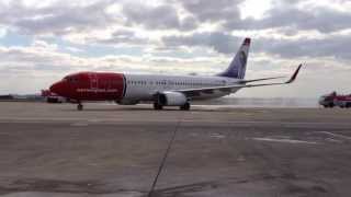 preview picture of video 'Arrival of inaugural Norwegian service from Copenhagen into Liverpool John Lennon Airport'