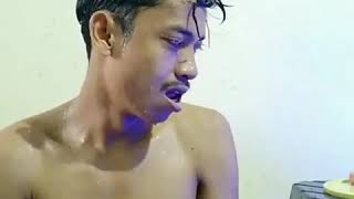 Download lagu kelakuan cowok saat lagi dikamar mandi mp3