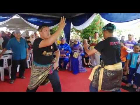 Bergaduh depan pengantin