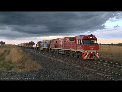 1MP2 Steel Wagons & Shipping Containers In Thunderstorm (13/3/2022) - PoathTV Australian Trains