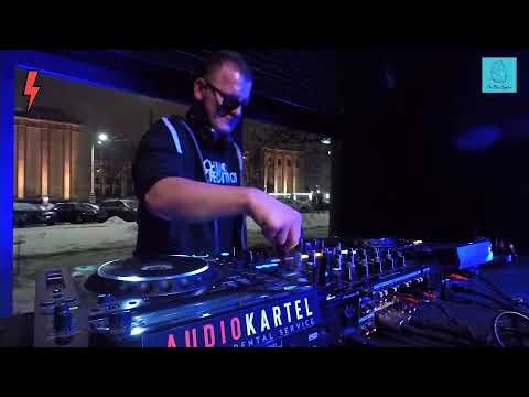 The Blue Oyster: 𝕱𝖊𝖑𝖎𝖝 𝕮𝖗𝖆𝖘𝖍 / 30.01 / 18 - 19