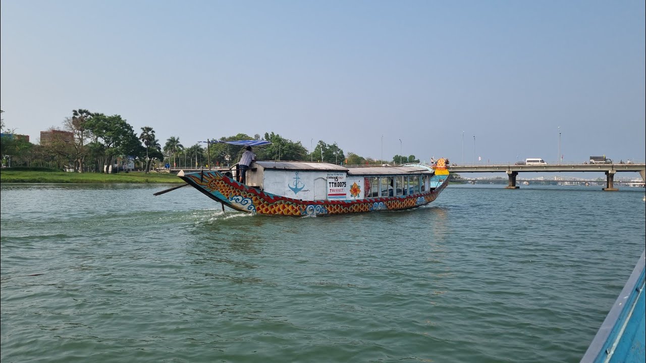Experience a virtual boat ride on Perfume river.