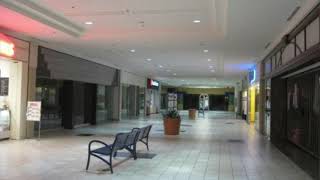 (v2) Kelly Clarkson - Breakaway (but it's playing in an empty mall)