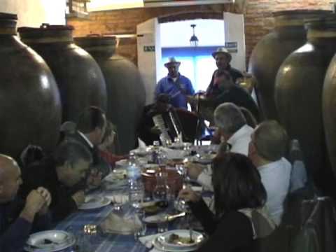 Os bota vinho no restaurante a adega dos ramalhos alandroal alentejo