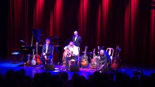 deLillos - «Juleøl, nysnø og Jesus»