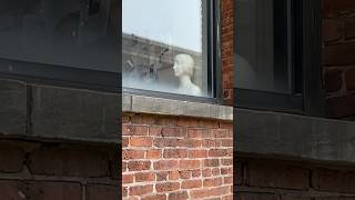 🇺🇸 NJ - Lady by the window - Mana Contemporary Jersey City #nj #usa #art #sculpture