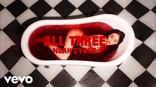 Kadr z teledysku All Three tekst piosenki Noah Cyrus