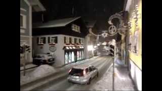 preview picture of video 'Nesselwang Zentrum Orientierung Wegweiser Winterabend'